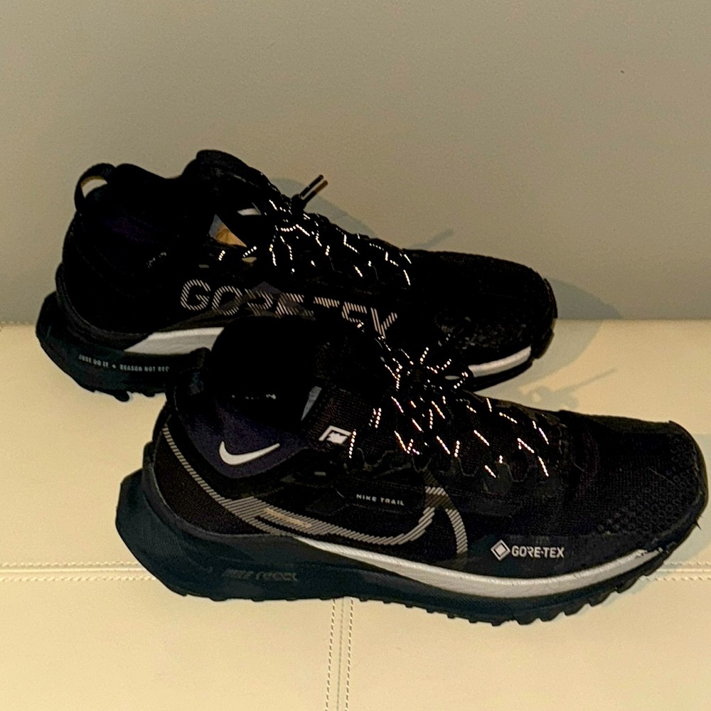 Nike React Pegasus Trail 4 Gore-Tex Men’s Size 11
Black Wolf Grey